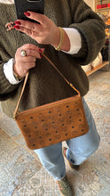Lade das Bild in den Galerie-Viewer, MCM CLUTCH
