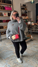 Lade das Bild in den Galerie-Viewer, MCM CROSSBODY BAG
