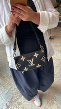 Lade das Bild in den Galerie-Viewer, LOUIS VUITTON POCHETTE BICOLOR
