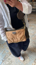 Lade das Bild in den Galerie-Viewer, LOUIS VUITTON MULTI POCHETTE PILLOW
