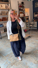 Lade das Bild in den Galerie-Viewer, LOUIS VUITTON MULTI POCHETTE PILLOW
