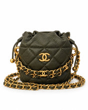 Lade das Bild in den Galerie-Viewer, CHANEL22 MINI BUCKET
