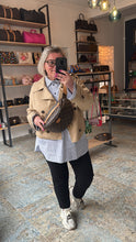 Lade das Bild in den Galerie-Viewer, LOUIS VUITTON BUMBAG
