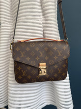 Lade das Bild in den Galerie-Viewer, LOUIS VUITTON MÉTIS
