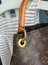Lade das Bild in den Galerie-Viewer, LOUIS VUITTON ARTSY MM
