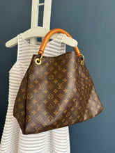 Lade das Bild in den Galerie-Viewer, LOUIS VUITTON ARTSY MM

