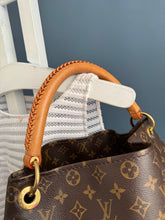 Lade das Bild in den Galerie-Viewer, LOUIS VUITTON ARTSY MM
