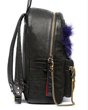Lade das Bild in den Galerie-Viewer, MCM STARK INSIGNIA RUCKSACK
